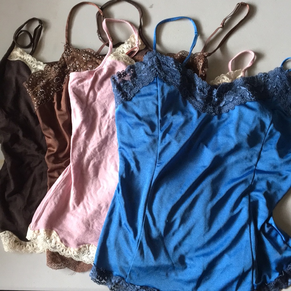 4 L tank tops with lace trim